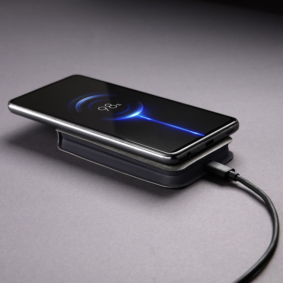 MULTICARGADOR INALÁMBRICO PLUGGY - GRIS