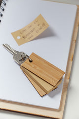 LLAVERO CON NOTAS LOURO - BEIGE